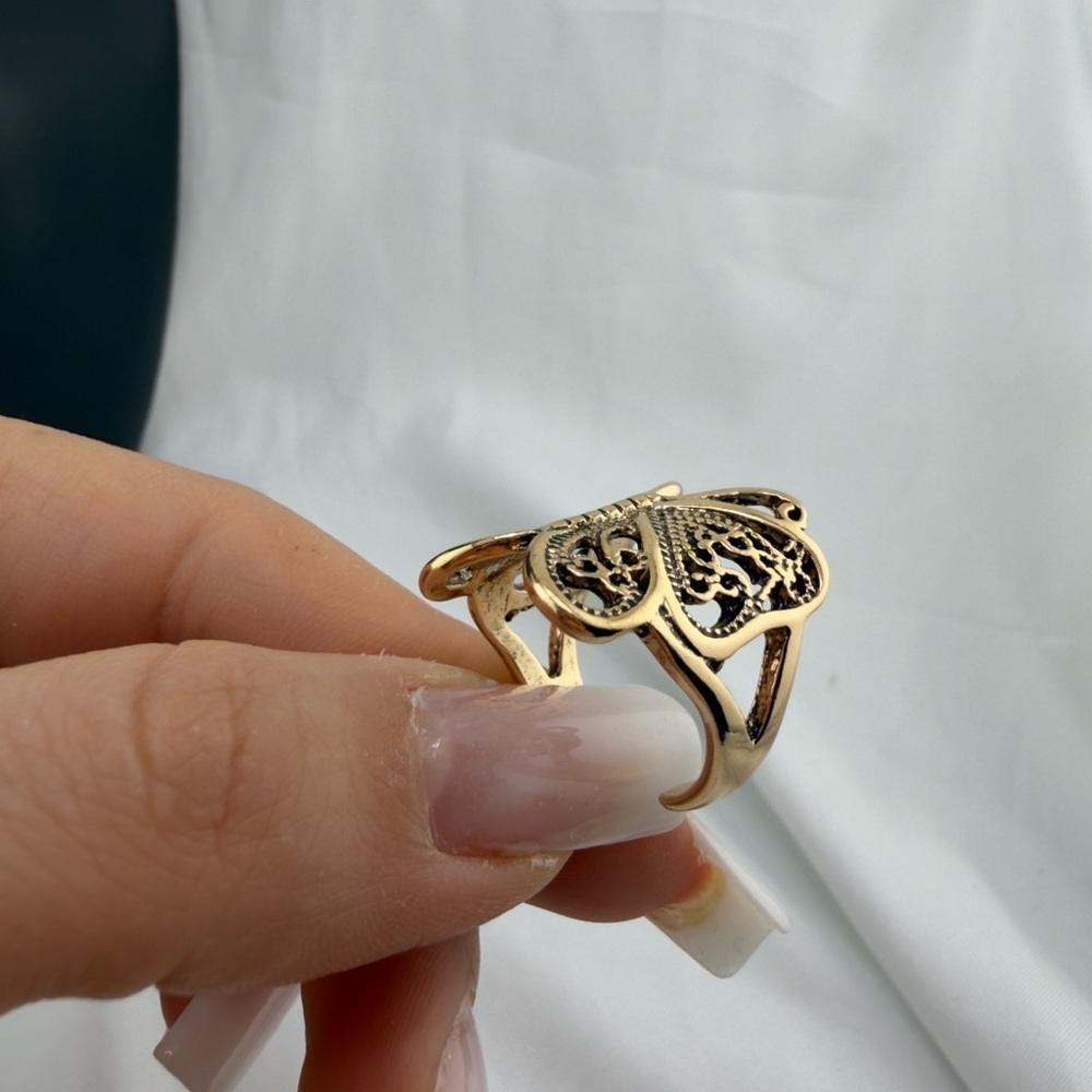 Elegant Gold Butterfly Ring - Picture 5 of 8